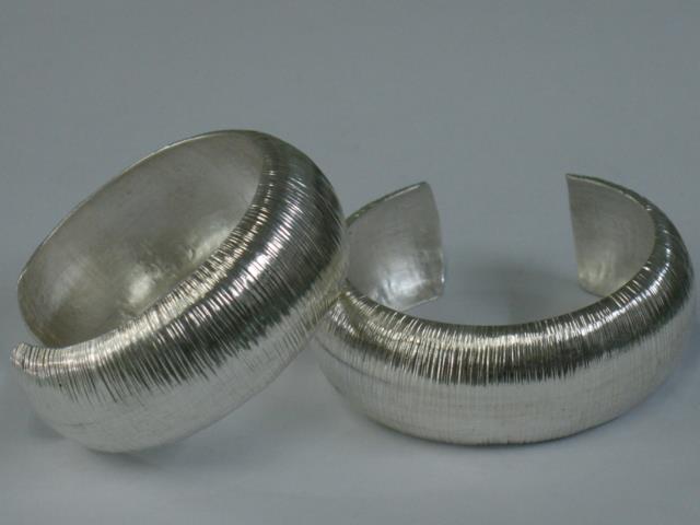 Thai Karen Hill Tribe Silver Bangle White Engraved Bangle BG010 