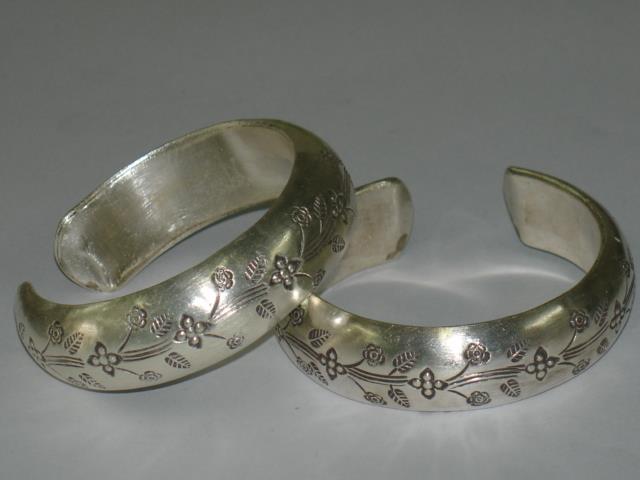 Thai Karen Hill Tribe Silver Bangle Cross Printed Bangle BG011 
