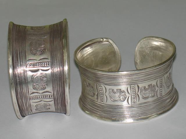 Thai Karen Hill Tribe Silver Bangle Rugged & Printed Bangl BG024 