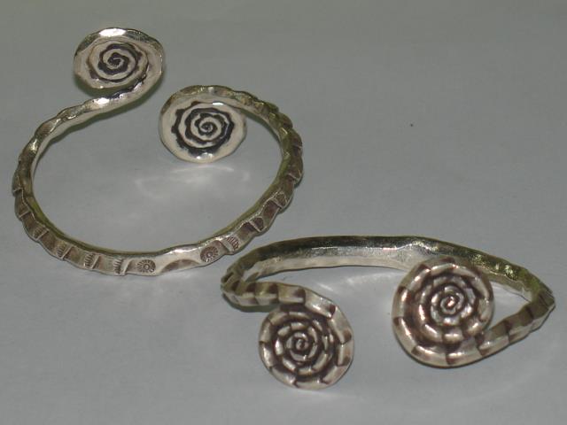 Thai Karen Hill Tribe Silver Bangle Double Swirl Bangle BG068 