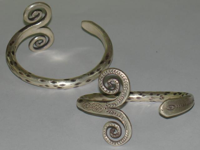 Thai Karen Hill Tribe Silver Bangle Hammered & Double Swirl Bangle BG069 