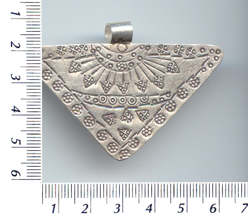THAI KAREN HILL TRIBE SILVER PRINTED DOT GEOMETRY TRIANGLE PENDANT NL037