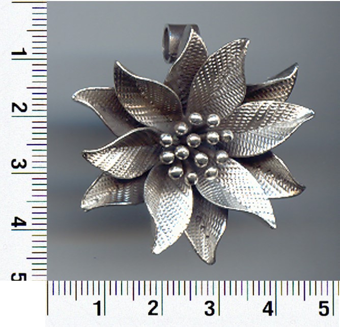 Thai Karen Hill Tribe Silver Lovely Flower Pendant NL110