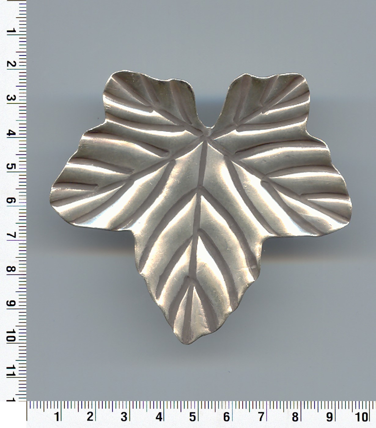 Thai Karen Hill Tribe Silver Leaf Pendant NL144