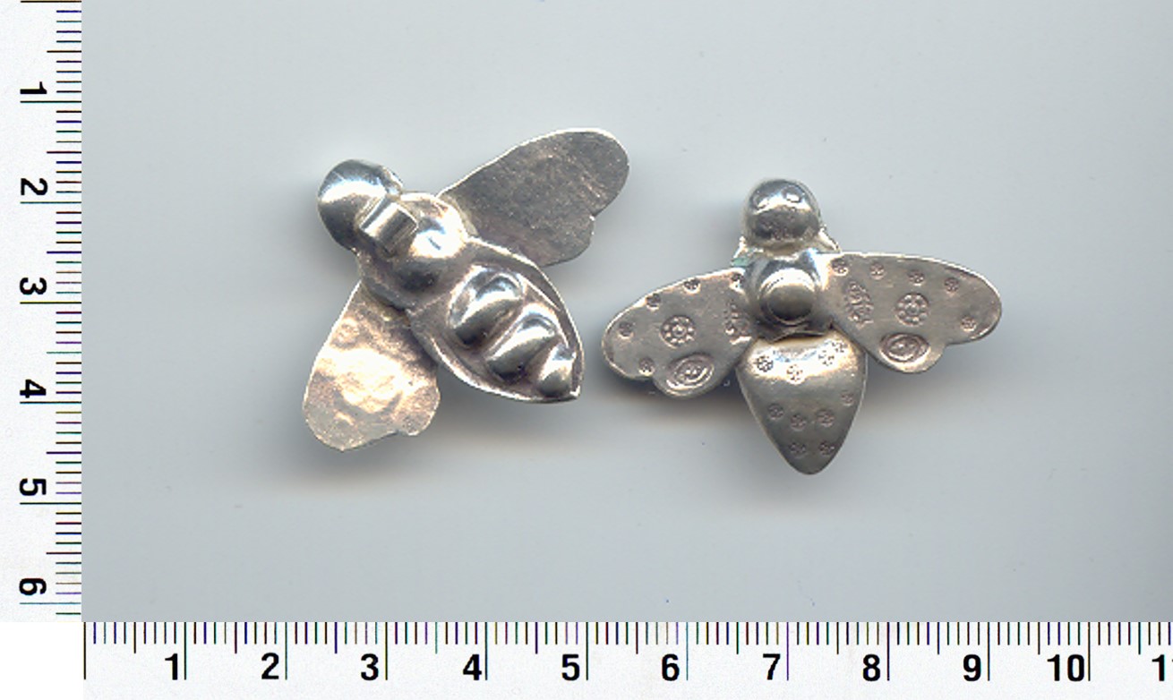 THAI KAREN HILL TRIBE SILVER DAISY & EYE PRINTED LITTLE BEE PENDANT NL162
