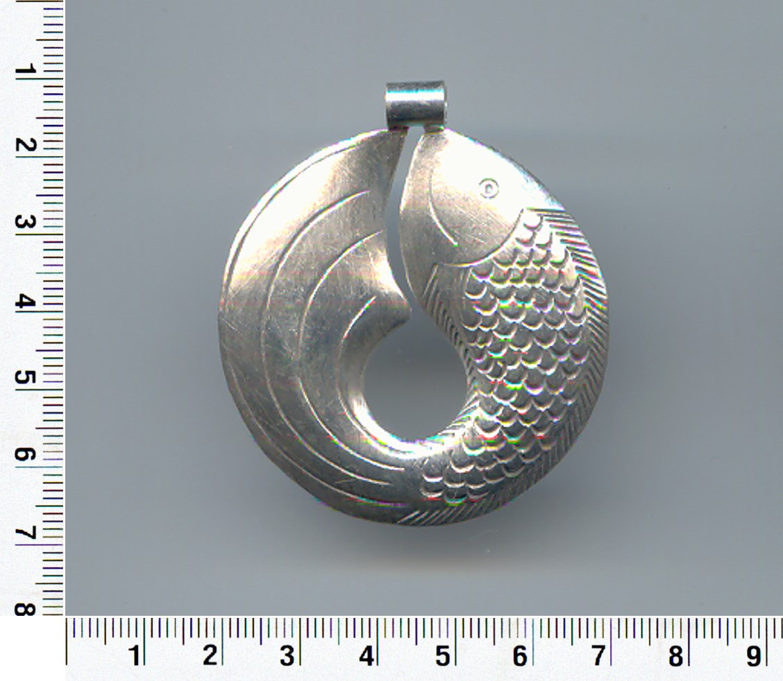 Thai Karen Hill Tribe Silver Circle Fish Pendant NL178