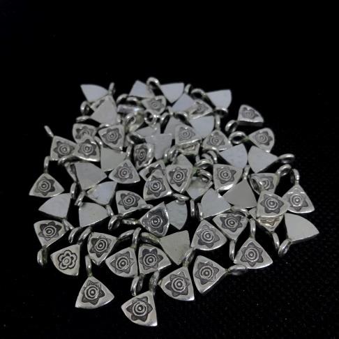 THAI KAREN HILL TRIBE SILVER PENDANTS 20PD174 (10 BEADS)