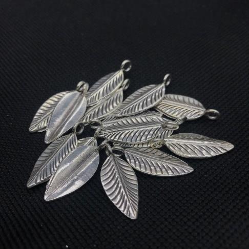 THAI KAREN HILL TRIBE SILVER PENDANTS 20PD276 (10 BEADS)