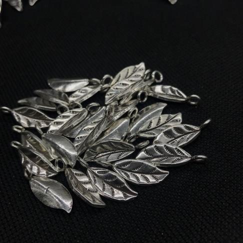Thai Karen Hill Tribe Silver Pendants 20PD277 (10 Beads)
