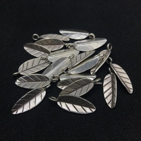 Thai Karen Hill Tribe Silver Pendants 20PD279 (10 Beads)
