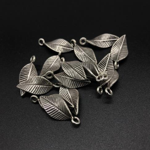 Thai Karen Hill Tribe Silver Pendants 20PD285 (10 Beads)