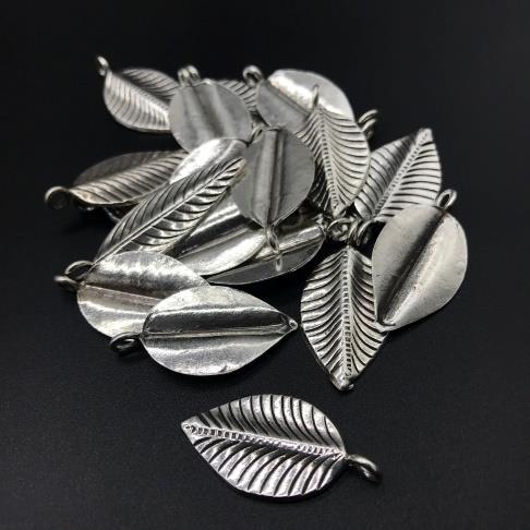 Thai Karen Hill Tribe Silver Pendants 20PD295 (10 Beads)