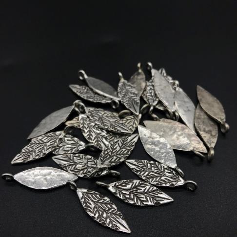 Thai Karen Hill Tribe Silver Pendants 20PD306 (10 Beads)