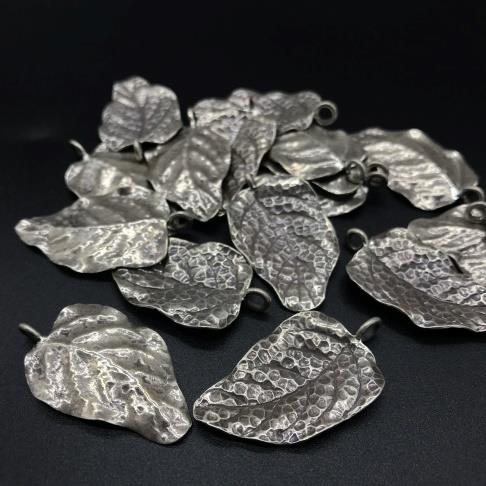 Thai Karen Hill Tribe Silver Pendants 20PD307 (10 Beads)