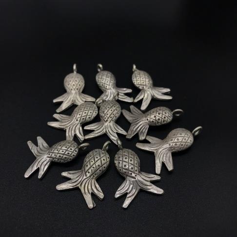 Thai Karen Hill Tribe Silver Pendants 20PD343 (10 Beads)