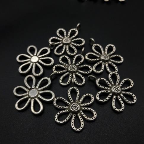 Thai Karen Hill Tribe Silver Pendants 20PD372 (5 Beads)